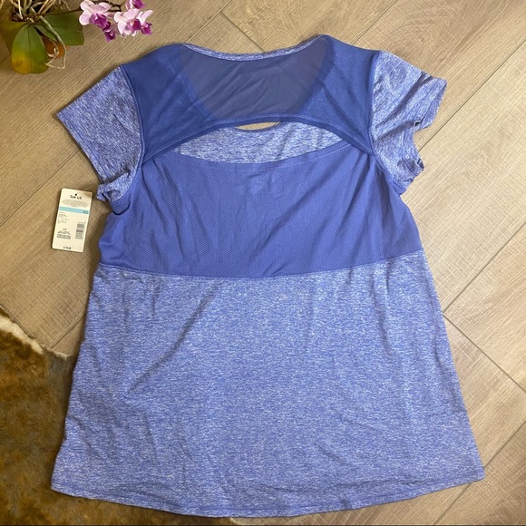 NWT ✨ soft and flattering work out top - Picture 2 of 4